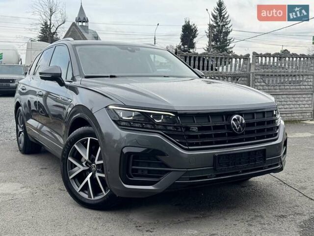 Серый Фольксваген Туарег, объемом двигателя 2.97 л и пробегом 158 тыс. км за 57900 $, фото 1 на Automoto.ua