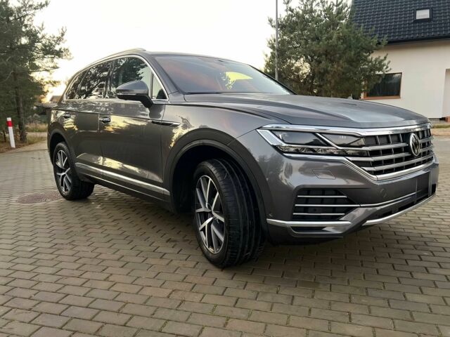 Серый Фольксваген Туарег, объемом двигателя 3 л и пробегом 14 тыс. км за 40000 $, фото 1 на Automoto.ua