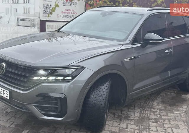 Серый Фольксваген Туарег, объемом двигателя 2.97 л и пробегом 172 тыс. км за 65000 $, фото 1 на Automoto.ua