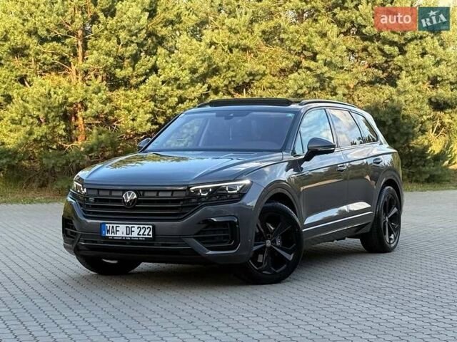 Серый Фольксваген Туарег, объемом двигателя 2.97 л и пробегом 156 тыс. км за 55300 $, фото 1 на Automoto.ua