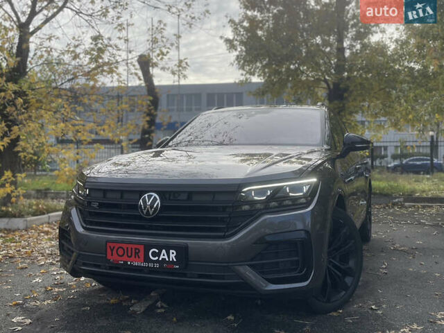 Серый Фольксваген Туарег, объемом двигателя 3 л и пробегом 97 тыс. км за 59400 $, фото 1 на Automoto.ua