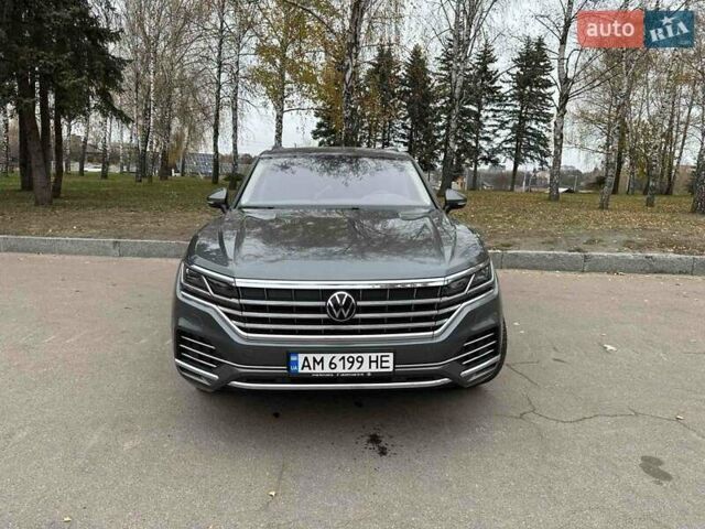 Сірий Фольксваген Туарег, об'ємом двигуна 2.97 л та пробігом 16 тис. км за 68000 $, фото 1 на Automoto.ua
