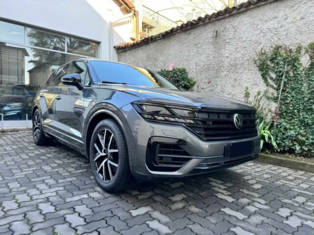 Сірий Фольксваген Туарег, об'ємом двигуна 3 л та пробігом 15 тис. км за 30000 $, фото 1 на Automoto.ua