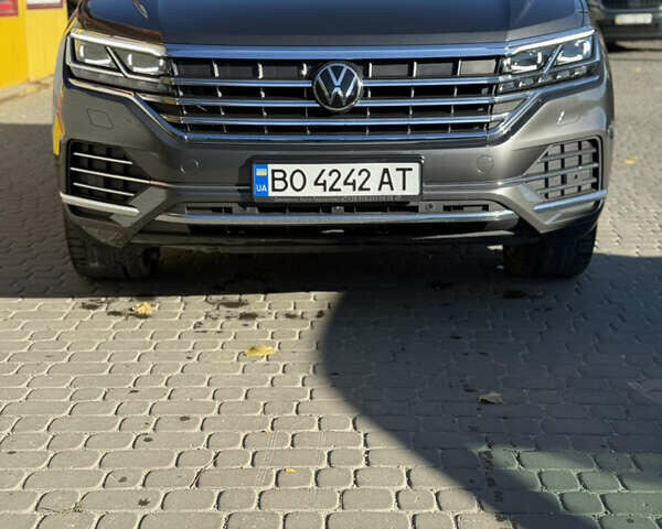 Сірий Фольксваген Туарег, об'ємом двигуна 2.97 л та пробігом 66 тис. км за 66800 $, фото 1 на Automoto.ua