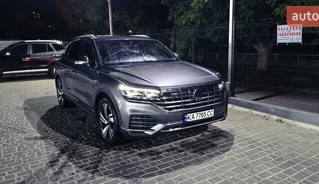 Серый Фольксваген Туарег, объемом двигателя 2.97 л и пробегом 41 тыс. км за 62000 $, фото 1 на Automoto.ua