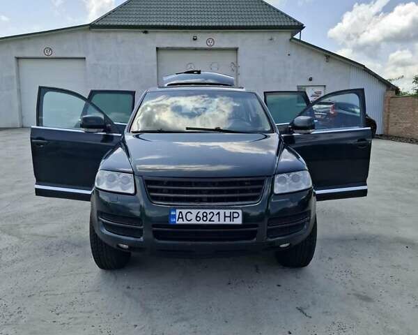 Зеленый Фольксваген Туарег, объемом двигателя 2.5 л и пробегом 353 тыс. км за 7500 $, фото 1 на Automoto.ua