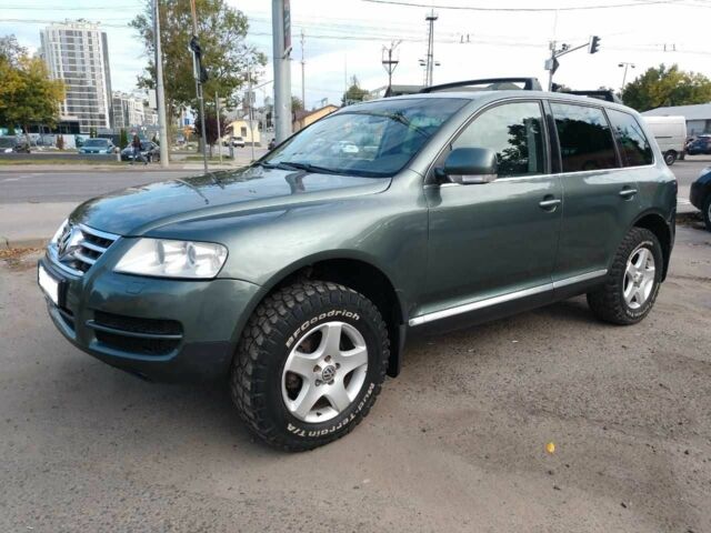 Зеленый Фольксваген Туарег, объемом двигателя 2.5 л и пробегом 316 тыс. км за 10900 $, фото 1 на Automoto.ua