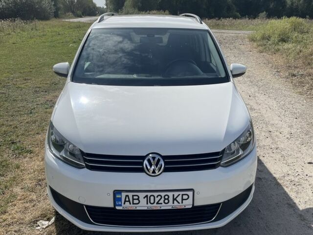 Білий Фольксваген Туран, об'ємом двигуна 2 л та пробігом 250 тис. км за 11000 $, фото 1 на Automoto.ua