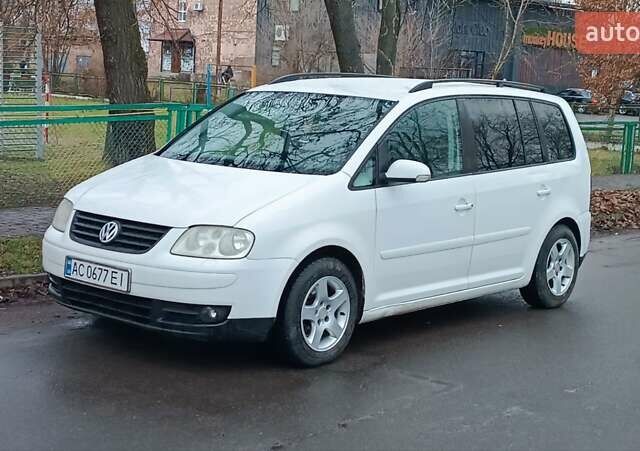 Белый Фольксваген Туран, объемом двигателя 1.9 л и пробегом 376 тыс. км за 4750 $, фото 1 на Automoto.ua