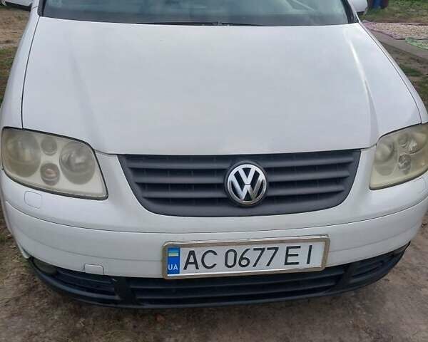 Белый Фольксваген Туран, объемом двигателя 1.9 л и пробегом 350 тыс. км за 4860 $, фото 1 на Automoto.ua