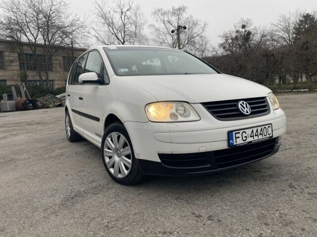 Белый Фольксваген Туран, объемом двигателя 2 л и пробегом 320 тыс. км за 2200 $, фото 1 на Automoto.ua