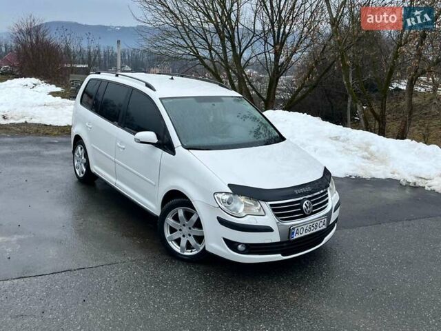 Білий Фольксваген Туран, об'ємом двигуна 1.9 л та пробігом 260 тис. км за 6900 $, фото 1 на Automoto.ua