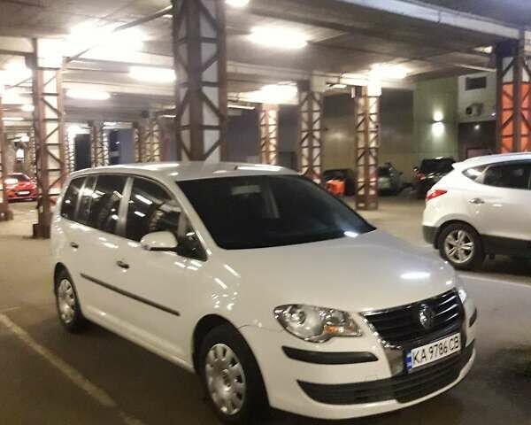 Белый Фольксваген Туран, объемом двигателя 1.98 л и пробегом 175 тыс. км за 6700 $, фото 1 на Automoto.ua