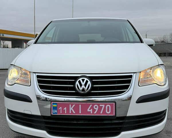 Білий Фольксваген Туран, об'ємом двигуна 1.6 л та пробігом 218 тис. км за 7999 $, фото 1 на Automoto.ua
