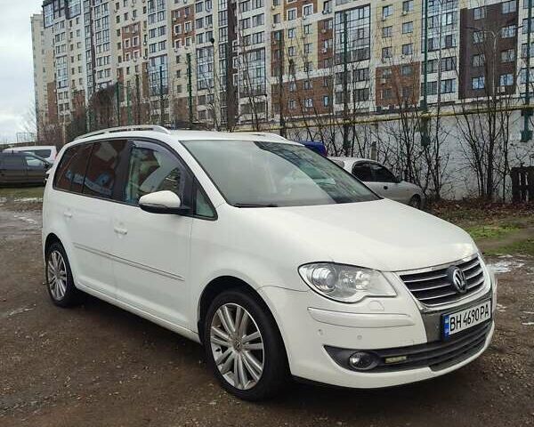 Білий Фольксваген Туран, об'ємом двигуна 1.4 л та пробігом 211 тис. км за 6800 $, фото 1 на Automoto.ua