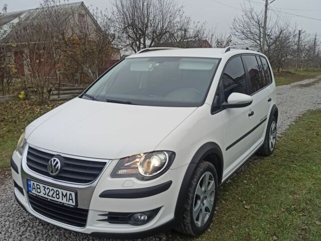 Белый Фольксваген Туран, объемом двигателя 1.4 л и пробегом 208 тыс. км за 8600 $, фото 1 на Automoto.ua