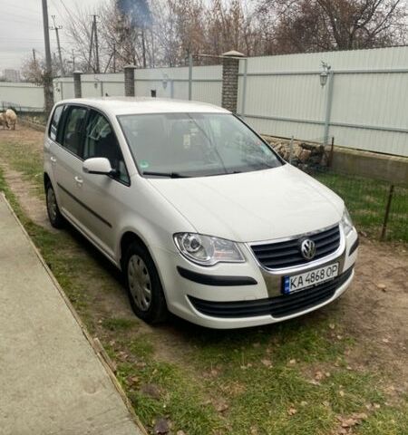 Білий Фольксваген Туран, об'ємом двигуна 1.6 л та пробігом 210 тис. км за 7800 $, фото 1 на Automoto.ua