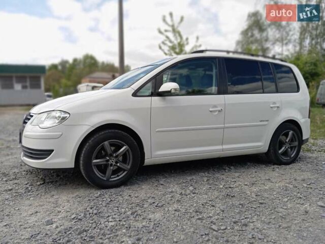 Белый Фольксваген Туран, объемом двигателя 1.4 л и пробегом 195 тыс. км за 5950 $, фото 1 на Automoto.ua