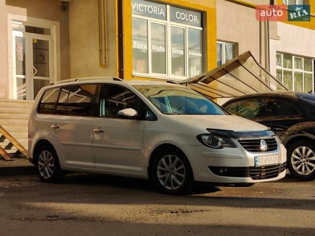 Белый Фольксваген Туран, объемом двигателя 1.9 л и пробегом 270 тыс. км за 9700 $, фото 1 на Automoto.ua