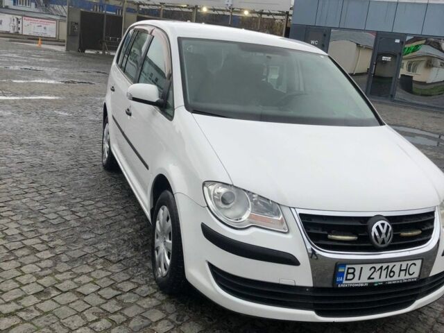 Белый Фольксваген Туран, объемом двигателя 1.9 л и пробегом 227 тыс. км за 7500 $, фото 1 на Automoto.ua