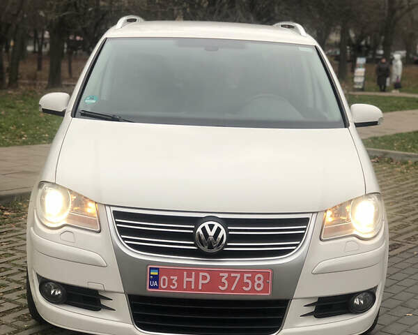 Білий Фольксваген Туран, об'ємом двигуна 1.4 л та пробігом 230 тис. км за 7000 $, фото 1 на Automoto.ua