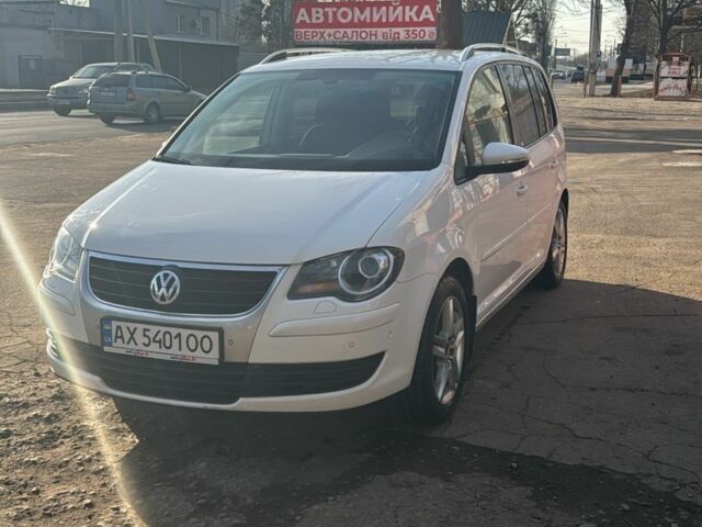 Белый Фольксваген Туран, объемом двигателя 1.4 л и пробегом 215 тыс. км за 3000 $, фото 1 на Automoto.ua