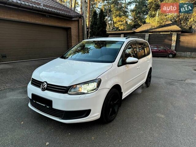 Белый Фольксваген Туран, объемом двигателя 1.39 л и пробегом 275 тыс. км за 6200 $, фото 1 на Automoto.ua