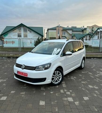 Белый Фольксваген Туран, объемом двигателя 1.6 л и пробегом 214 тыс. км за 9650 $, фото 1 на Automoto.ua