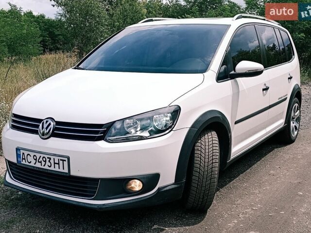 Білий Фольксваген Туран, об'ємом двигуна 2 л та пробігом 230 тис. км за 14000 $, фото 1 на Automoto.ua