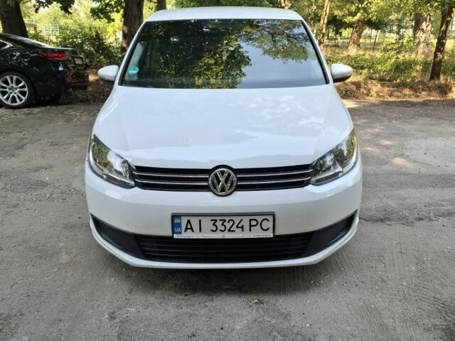 Белый Фольксваген Туран, объемом двигателя 1.6 л и пробегом 240 тыс. км за 9700 $, фото 1 на Automoto.ua