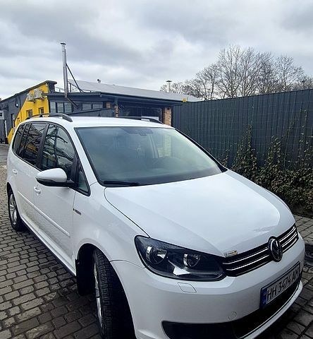 Білий Фольксваген Туран, об'ємом двигуна 1.6 л та пробігом 27100 тис. км за 10300 $, фото 1 на Automoto.ua