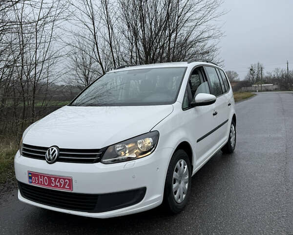 Белый Фольксваген Туран, объемом двигателя 1.39 л и пробегом 221 тыс. км за 9499 $, фото 1 на Automoto.ua
