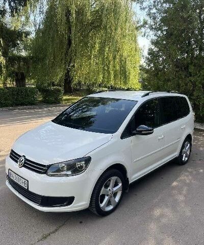 Белый Фольксваген Туран, объемом двигателя 1.6 л и пробегом 192 тыс. км за 11300 $, фото 1 на Automoto.ua