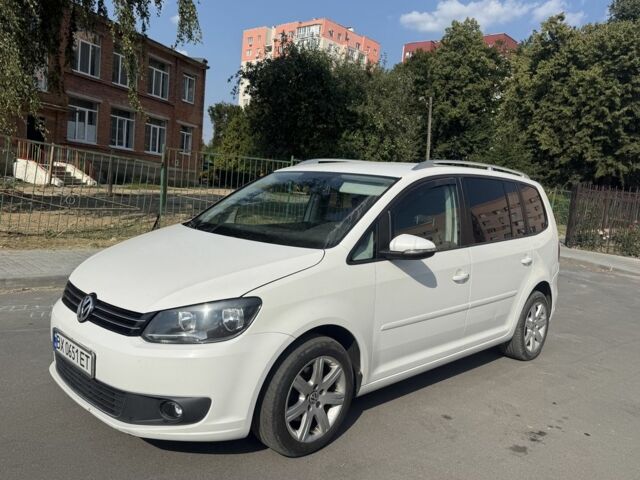 Белый Фольксваген Туран, объемом двигателя 1.6 л и пробегом 295 тыс. км за 8926 $, фото 1 на Automoto.ua
