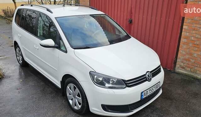 Белый Фольксваген Туран, объемом двигателя 1.6 л и пробегом 269 тыс. км за 8600 $, фото 1 на Automoto.ua