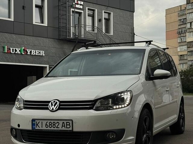Белый Фольксваген Туран, объемом двигателя 1.39 л и пробегом 205 тыс. км за 10500 $, фото 1 на Automoto.ua