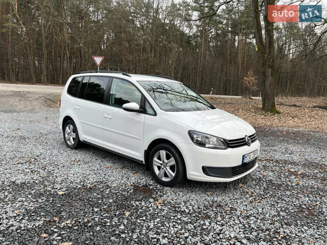Белый Фольксваген Туран, объемом двигателя 1.4 л и пробегом 243 тыс. км за 8300 $, фото 1 на Automoto.ua