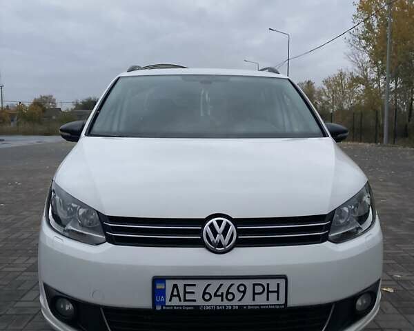 Белый Фольксваген Туран, объемом двигателя 2 л и пробегом 351 тыс. км за 10000 $, фото 1 на Automoto.ua