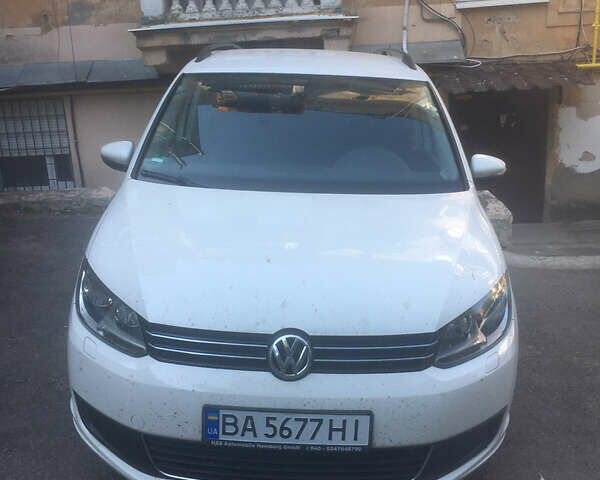 Белый Фольксваген Туран, объемом двигателя 1.39 л и пробегом 159 тыс. км за 10999 $, фото 1 на Automoto.ua