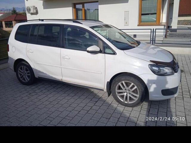 Белый Фольксваген Туран, объемом двигателя 1.4 л и пробегом 240 тыс. км за 5804 $, фото 1 на Automoto.ua