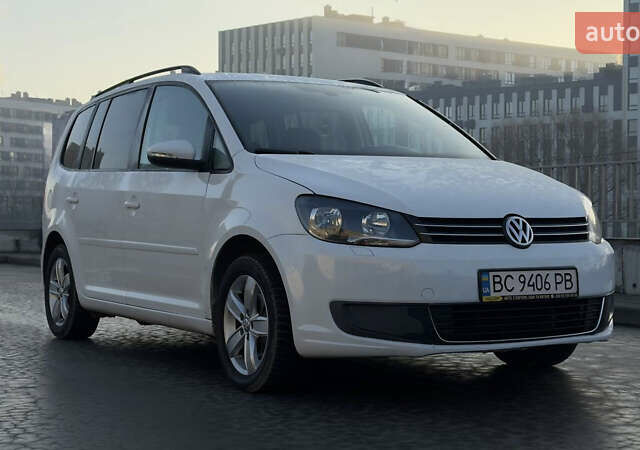 Белый Фольксваген Туран, объемом двигателя 1.6 л и пробегом 270 тыс. км за 9450 $, фото 1 на Automoto.ua