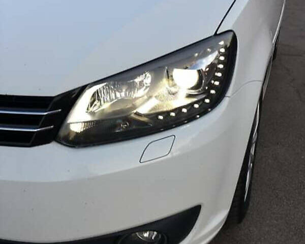 Белый Фольксваген Туран, объемом двигателя 2 л и пробегом 249 тыс. км за 14000 $, фото 1 на Automoto.ua