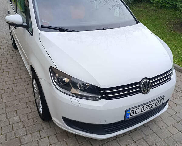 Білий Фольксваген Туран, об'ємом двигуна 1.6 л та пробігом 350 тис. км за 9500 $, фото 1 на Automoto.ua