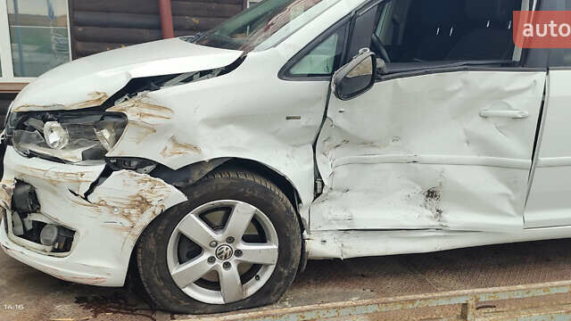 Білий Фольксваген Туран, об'ємом двигуна 1.97 л та пробігом 180 тис. км за 7000 $, фото 1 на Automoto.ua