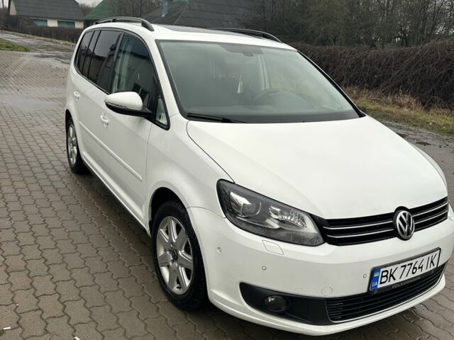 Білий Фольксваген Туран, об'ємом двигуна 1.6 л та пробігом 300 тис. км за 11200 $, фото 1 на Automoto.ua