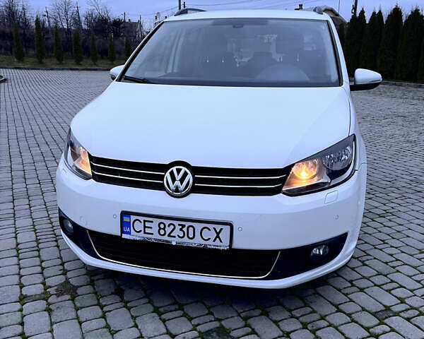 Белый Фольксваген Туран, объемом двигателя 2 л и пробегом 330 тыс. км за 13800 $, фото 1 на Automoto.ua