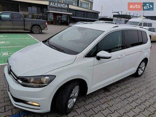 Белый Фольксваген Туран, объемом двигателя 1.6 л и пробегом 320 тыс. км за 13500 $, фото 1 на Automoto.ua