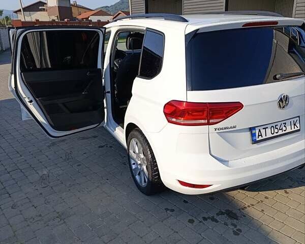 Білий Фольксваген Туран, об'ємом двигуна 1.6 л та пробігом 250 тис. км за 13500 $, фото 1 на Automoto.ua