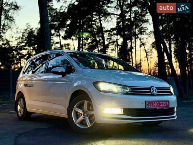 Белый Фольксваген Туран, объемом двигателя 1.6 л и пробегом 196 тыс. км за 14600 $, фото 1 на Automoto.ua