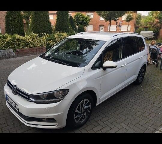 Білий Фольксваген Туран, об'ємом двигуна 1.6 л та пробігом 3 тис. км за 15345 $, фото 1 на Automoto.ua